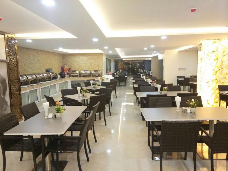 Golden Jomtien Beach Hotel 5*