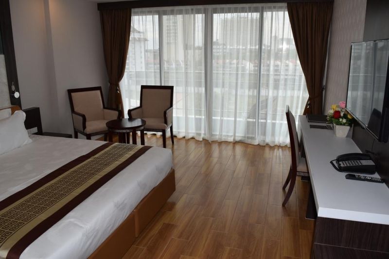 Golden Jomtien Beach Hotel 5*
