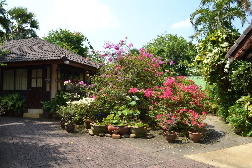 Golden Sand Inn Phuket 2*