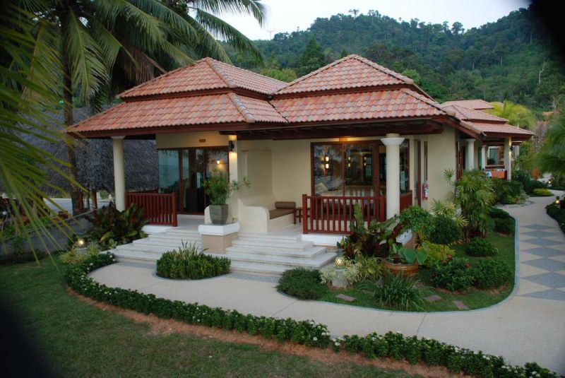 Khaolak Bay Front Resort 4*