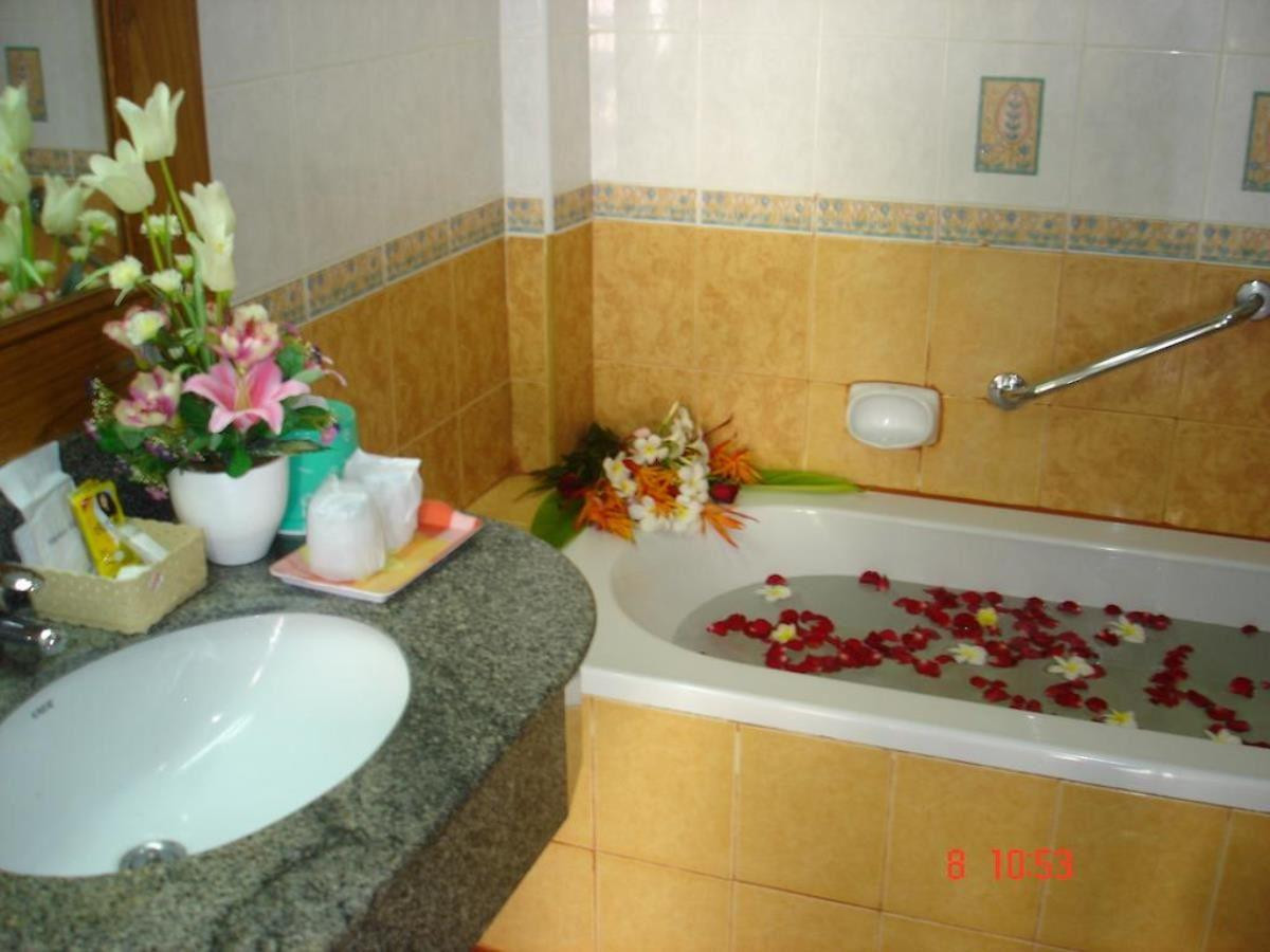 Lamai Hotel 2*