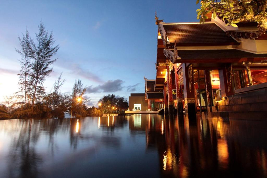 Maikhao Palm Beach Resort 4*