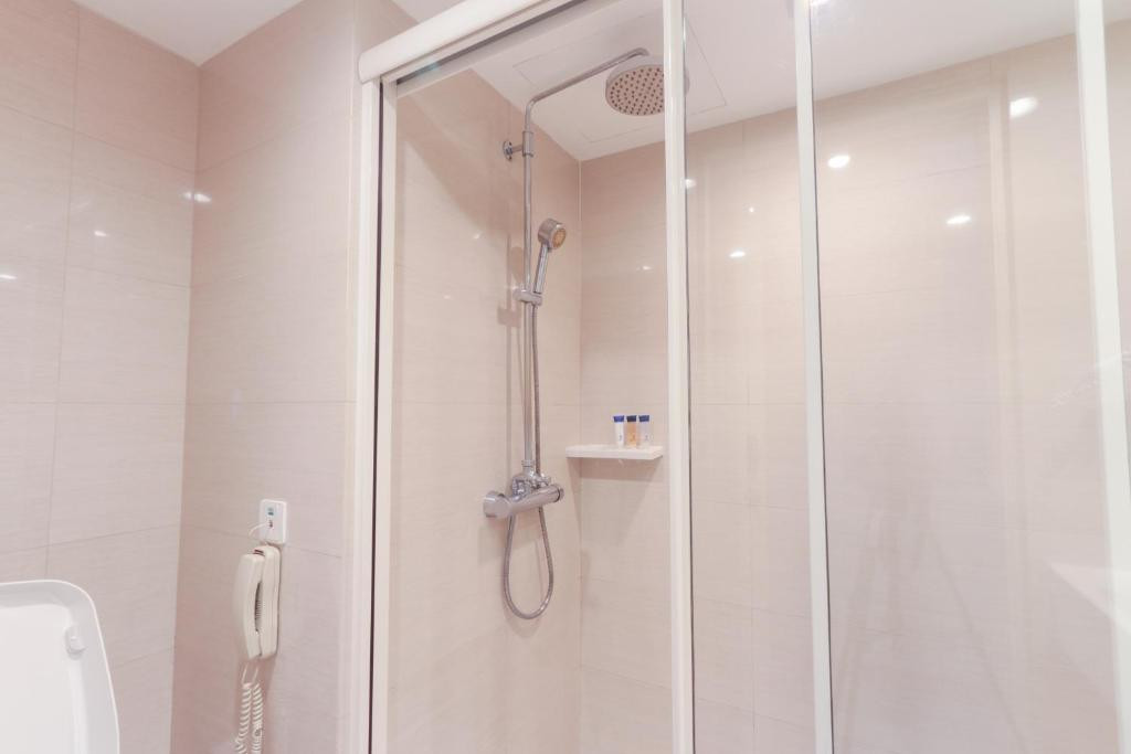 Mandarin Hotel Managed By Centre Point 4*