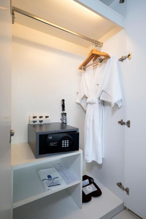 Mandarin Hotel Managed By Centre Point 4*