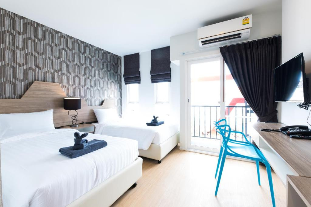 P Plus Hotel 4*