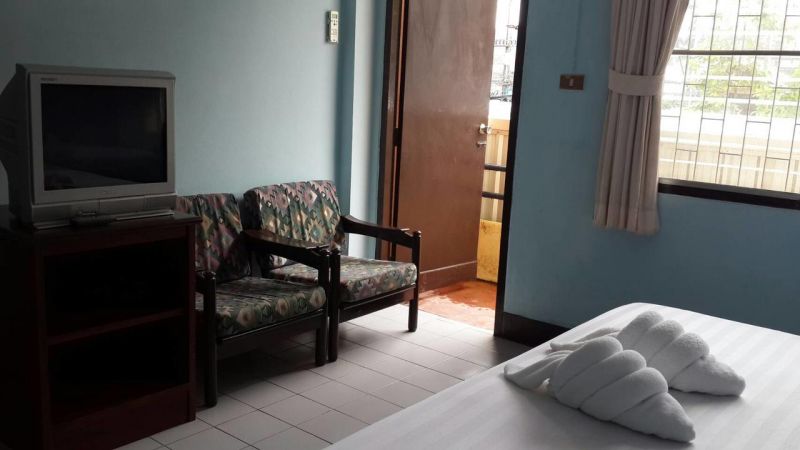 Patong Deli 3*