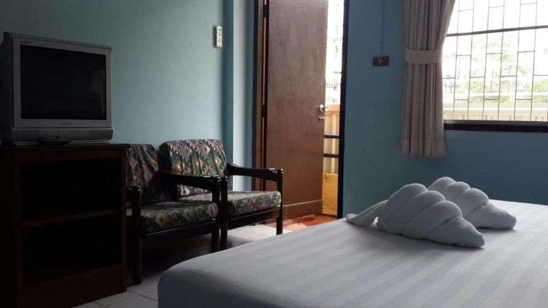 Patong Deli 3*