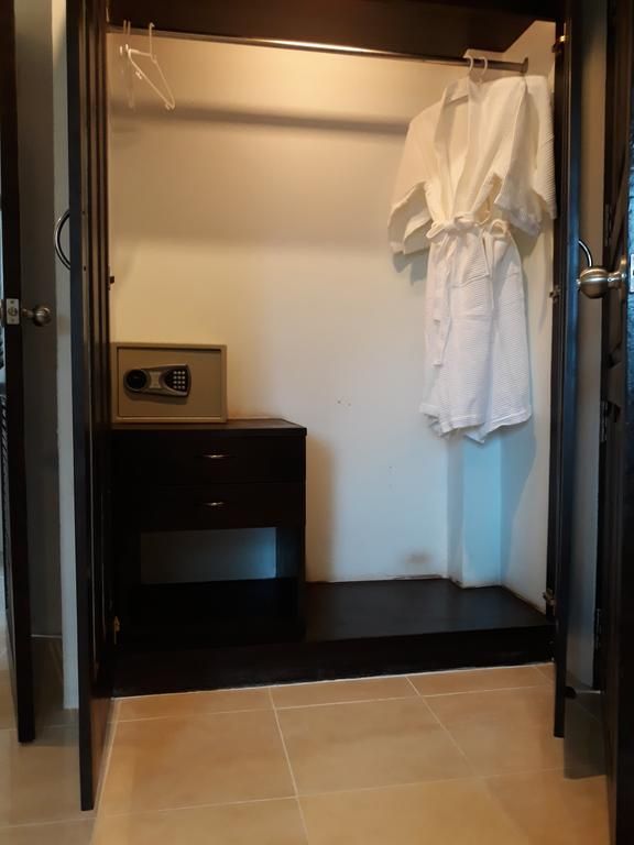 Praewa Villas Naiyang 4*