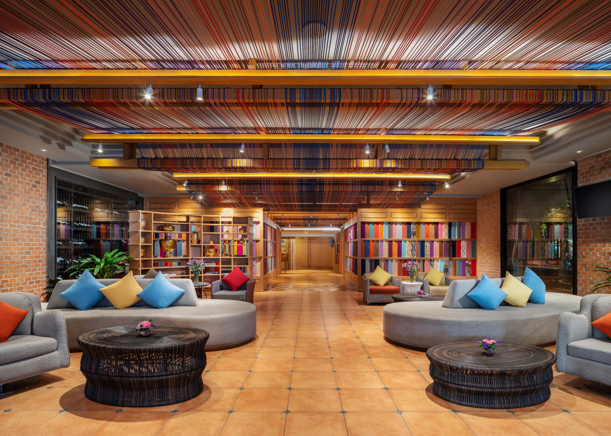 Mercure Bangkok Sukhumvit 11 (Ex. President Palace Hotel) 4*