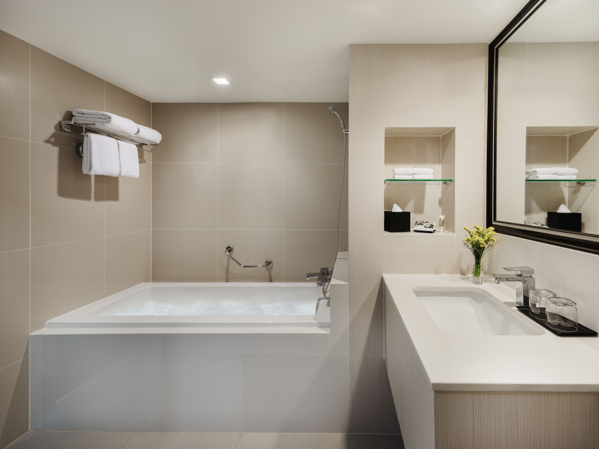 Mercure Bangkok Sukhumvit 11 (Ex. President Palace Hotel) 4*