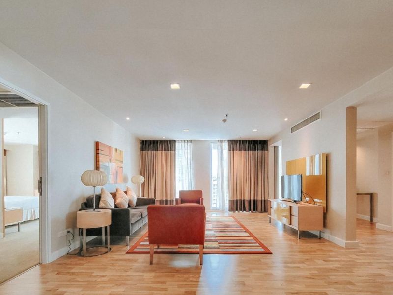 Urbana Langsuan 5*
