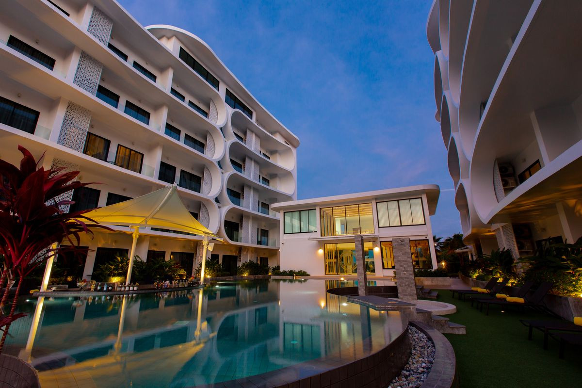 Utopia Naiharn 4*