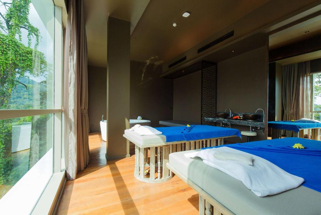 Wyndham Grand Phuket Kalim Bay 5*