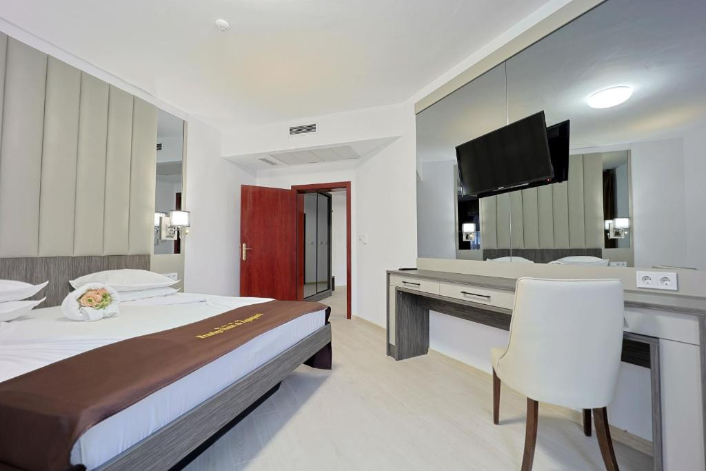 Prestige Hotel & Aquapark (Ex. Golden Yavor) 4*