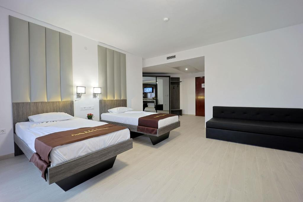 Prestige Hotel & Aquapark (Ex. Golden Yavor) 4*