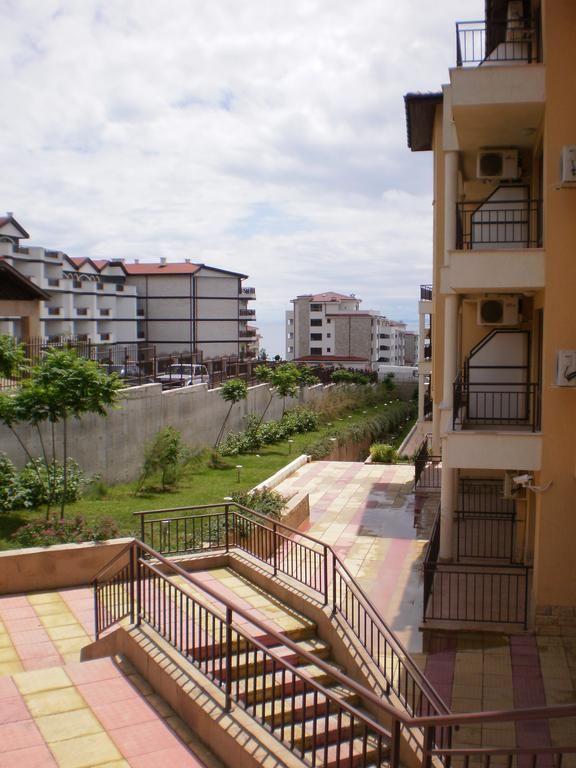 Aqua Dreams Apt 3*