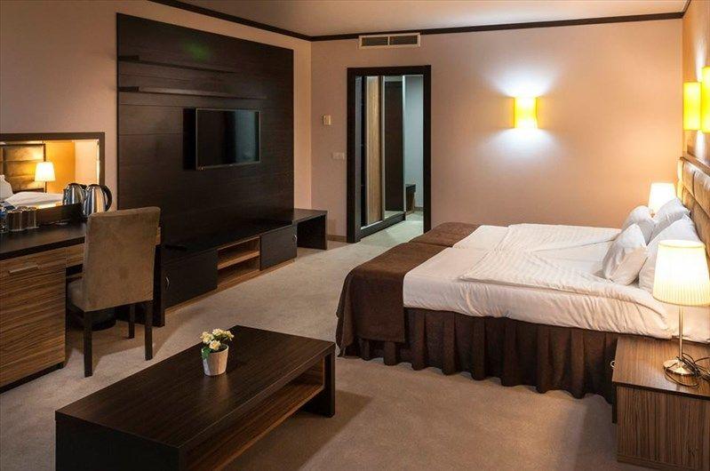 Dream Hotel 3*