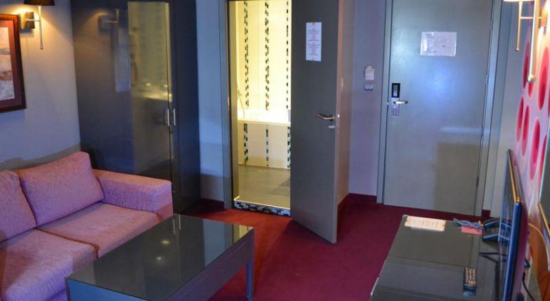 Elate Plaza 3*