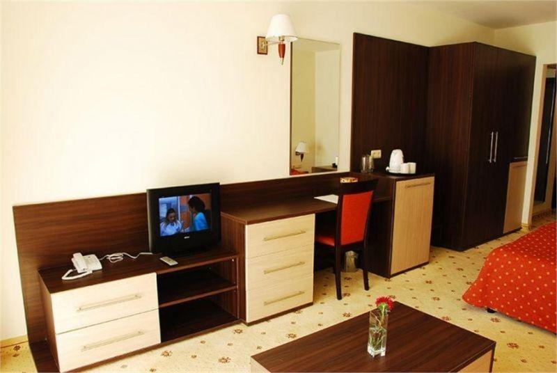 Hermes 4*