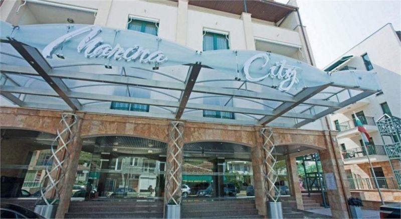 Marina City 3*