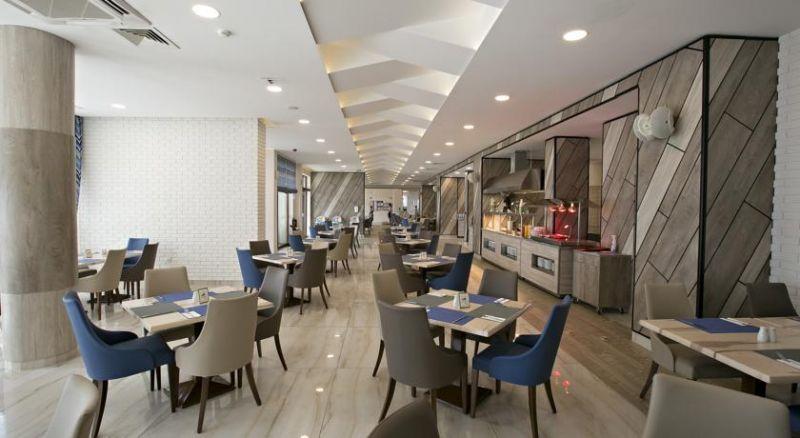 Royal Grand Hotel And Spa 4*