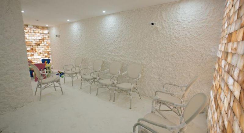 Royal Grand Hotel And Spa 4*