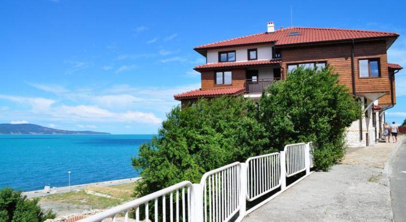 Villa Elea 3*