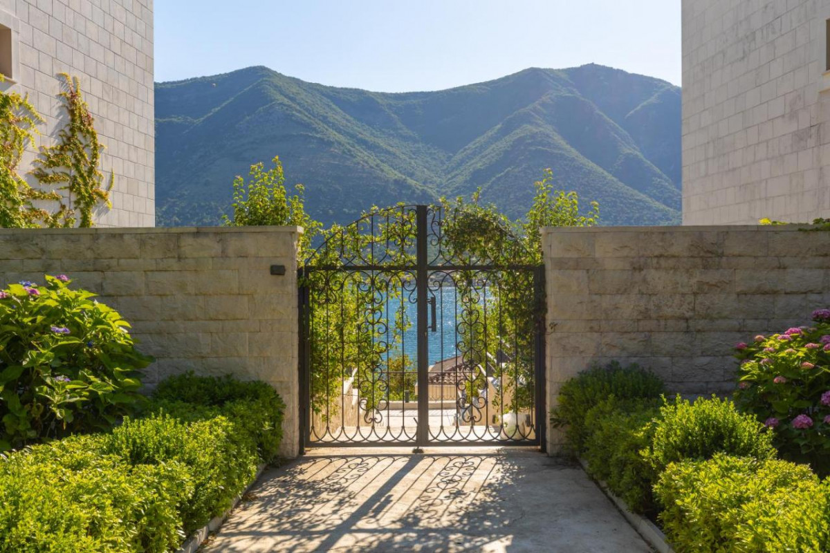 Huma Kotor Bay (Ex. Allure Palazzi Kotor Bay) 5*