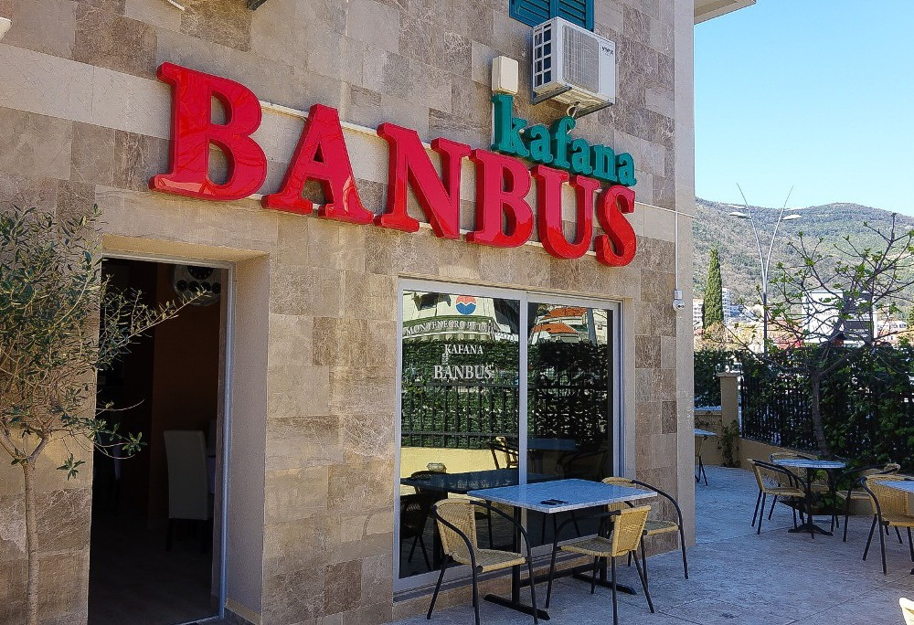 Banbus Apartments  3*