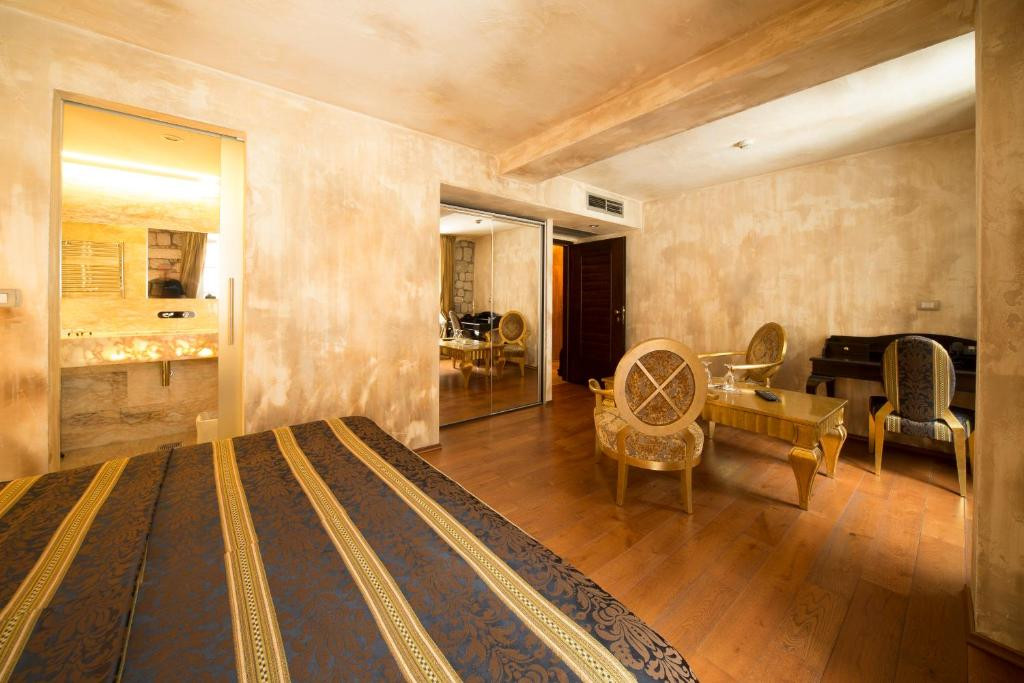 Astoria Kotor 4*