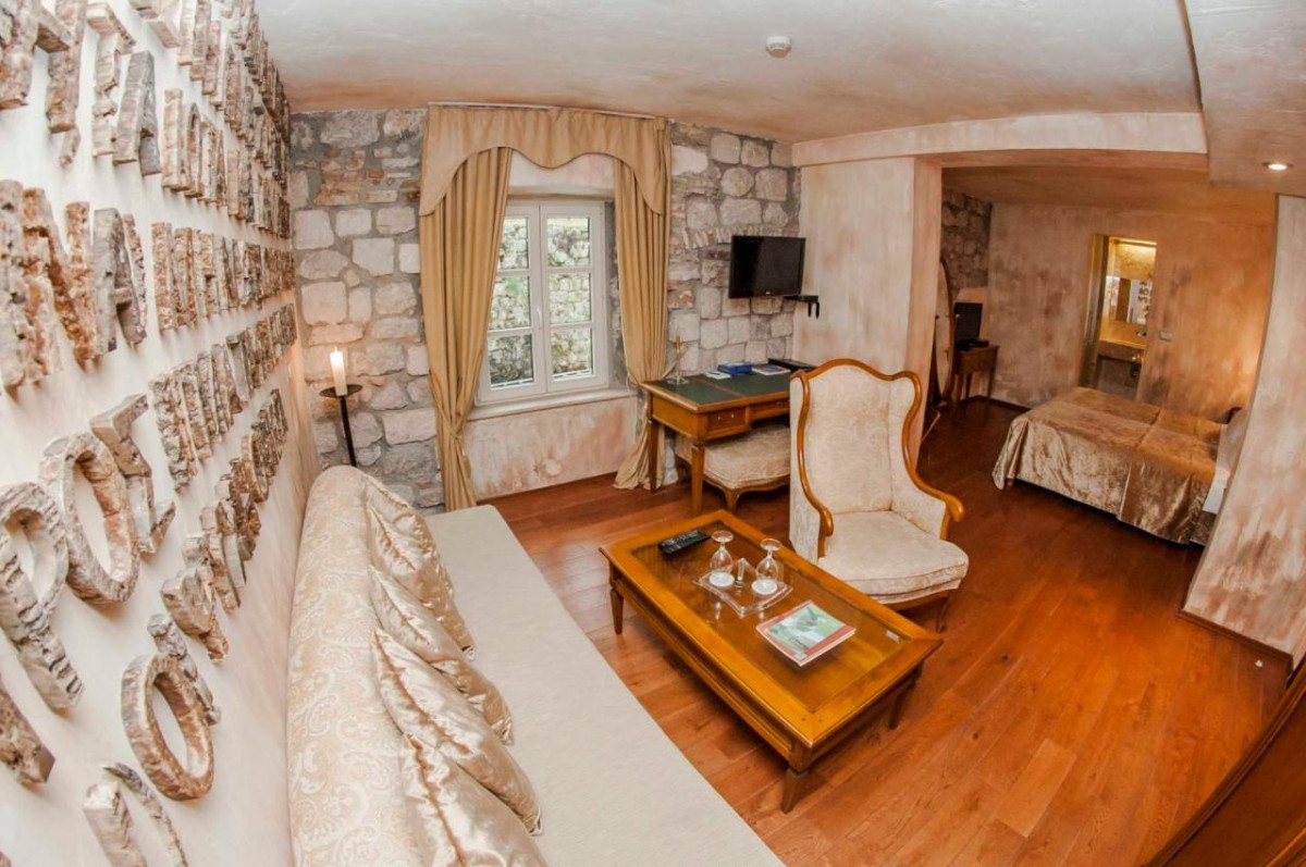 Astoria Kotor 4*