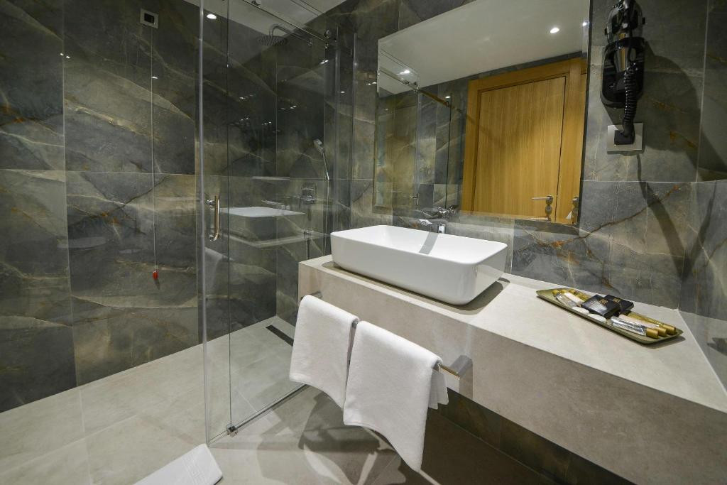 Mediteran Becici 4*