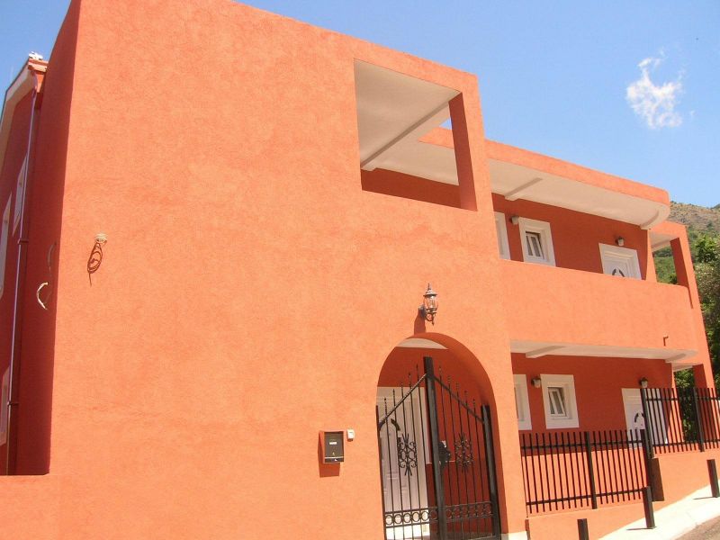 Alessandra Apartments 3*