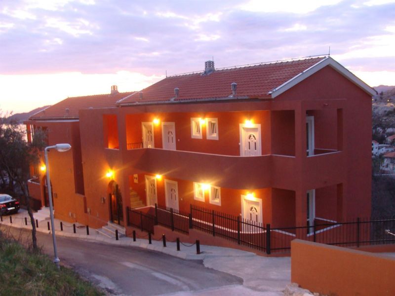 Alessandra Apartments 3*