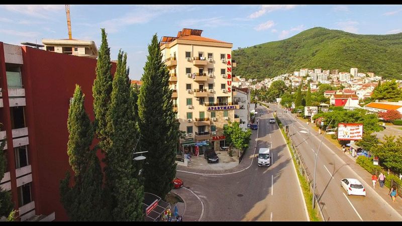 Banbus Apartments  3*