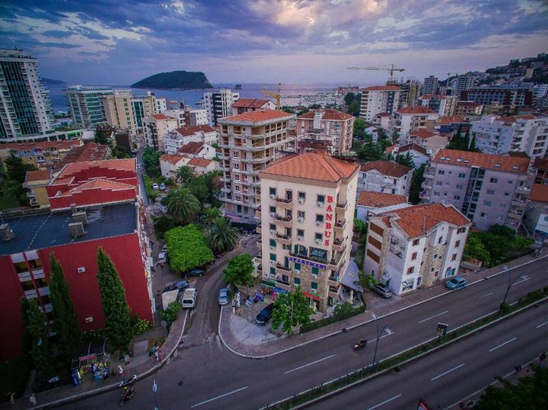 Banbus Apartments  3*