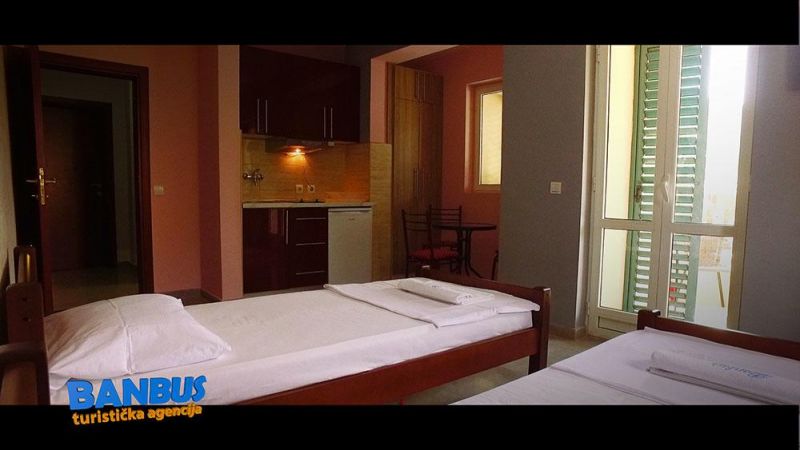 Banbus Apartments  3*
