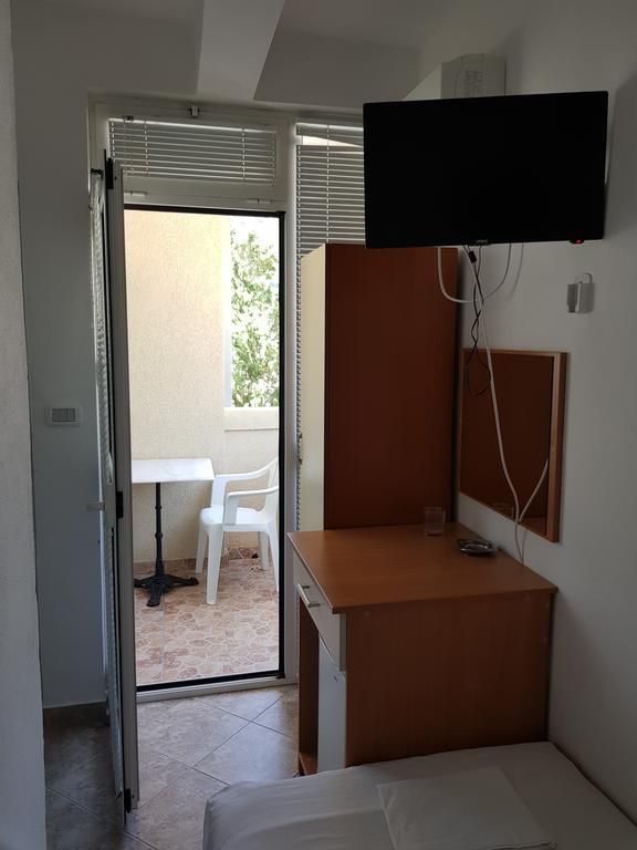 Dana Small Hotel 3*
