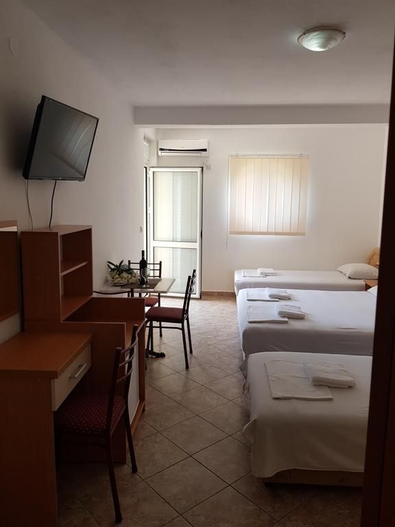 Dana Small Hotel 3*