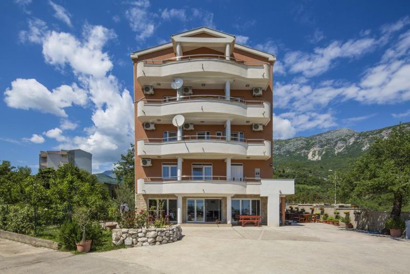 Ivanovici Guest House 3*