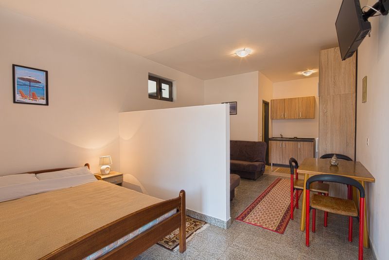 Madra Apartments 3*