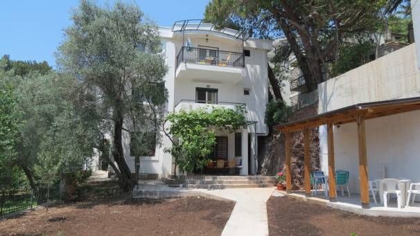 Orhideja Apartments 3*