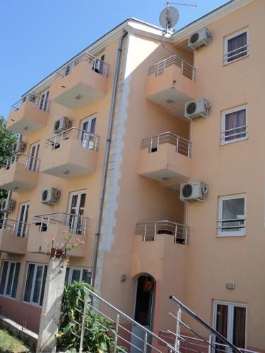 Sun Hostel Budva 2*