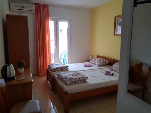 Sun Hostel Budva 2*
