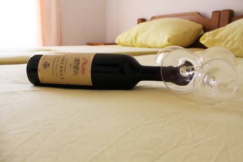 Sun Hostel Budva 2*
