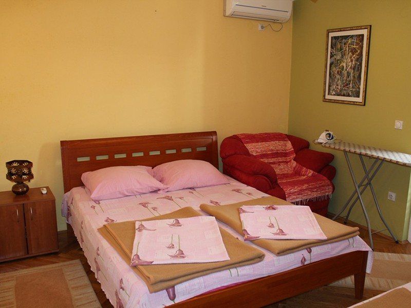 Velje Fustic Stan 1*