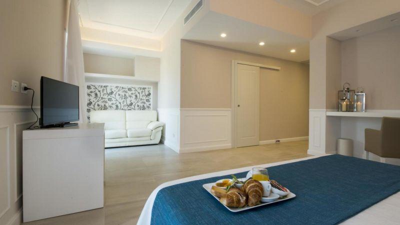 Bianco Riccio Suite Hotel 4*