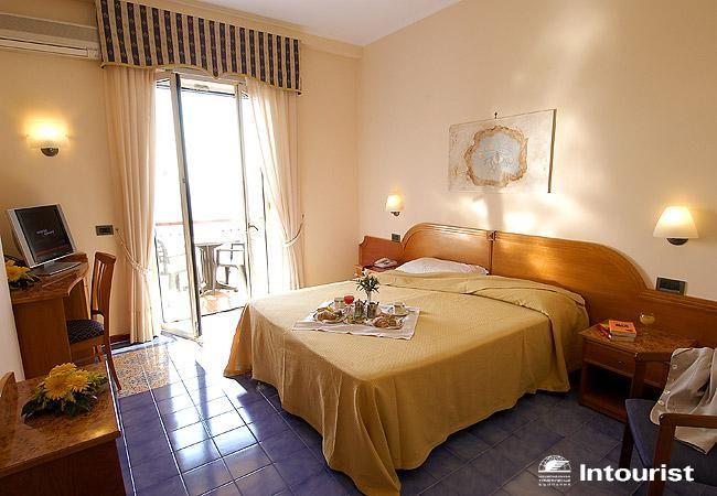 Delfino Sorrento 4*