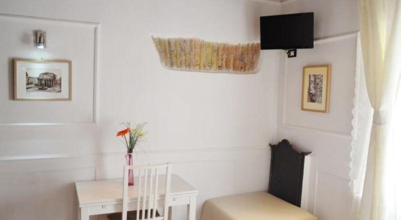 Domus Ester 1*