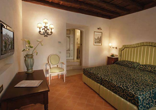 Donna Camilla Savelli 4*